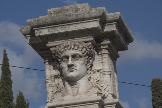 ingresso parco di colle oppio , roma italia 