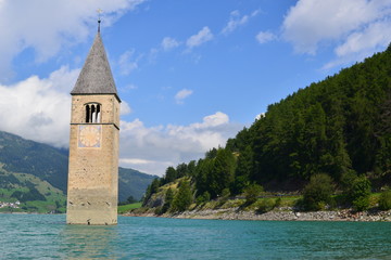 Der Kirchturm im Reschensee S&uuml;dtirol