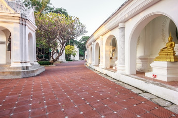 Obraz premium Pathway around the monastery