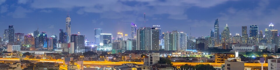 Fototapeta na wymiar panorama view of Bangkok Thailand city at night