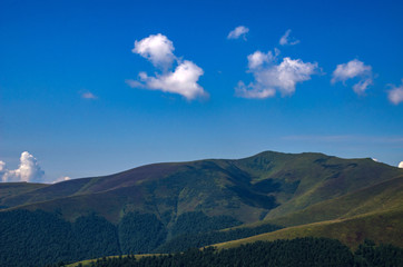 Naklejka premium Background landscape with Ukrainian Carpathian Mountains in the Pylypets
