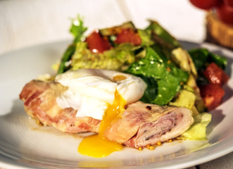 Fresh salad with roll