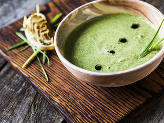 Cream soup with spinach