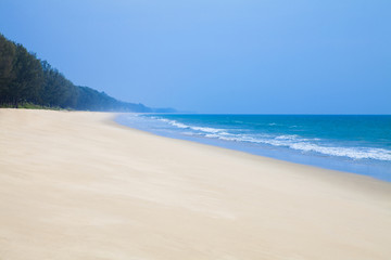 Fototapeta na wymiar Beautiful beach Thailand.