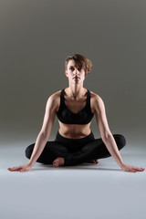 Obraz premium Girl dancer warming up