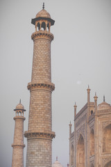 Obraz premium Amazing view on the Taj Mahal in sunset light with reflection in water. The Taj Mahal is an ivory-white marble mausoleum on the south bank of the Yamuna river. Agra, Uttar Pradesh, India.