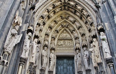 Kölner Dom, Seitenportal, Tympanon