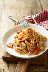Pasta with chicken and tomato sauce
