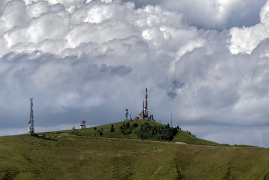 Col Visentin ed il Rifugio V Artiglieria Alpina del Nevegal, con il sentiero delle Creste, tra Treviso e Belluno