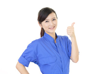 笑顔の女性作業員