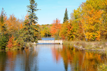 Fototapeta na wymiar Autumn colors bridge over lake, Reflection 