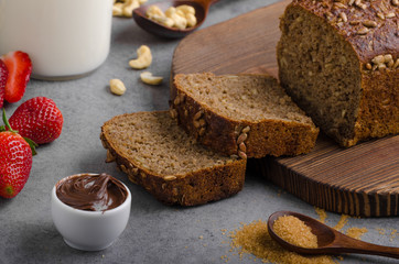 Nutella spread with wholegrain bread
