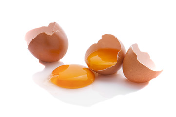Close up of cracked egg