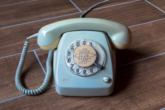 Ein 70er-Jahre Wählscheibentelefon 