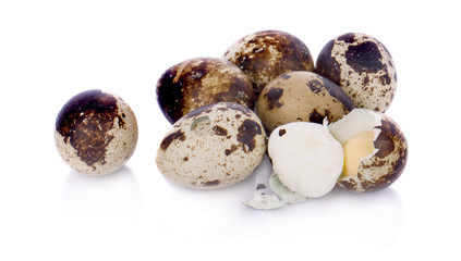 Obraz premium Quail eggs are isolated on a white background