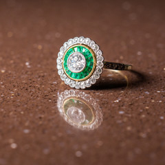 bague diamants et émeraudes