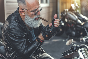 Old biker wants to smoke