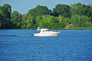 Obraz na płótnie Canvas Motorboat on the river