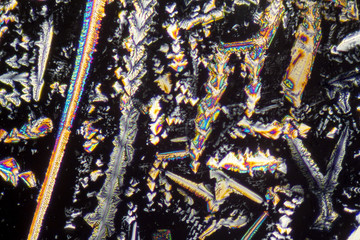 Sodium nitrate microcrystals
