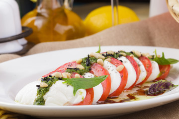 Salad with tomato and white cheese.