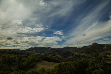 paesaggio nuvole estivo appennino toscoemiliano