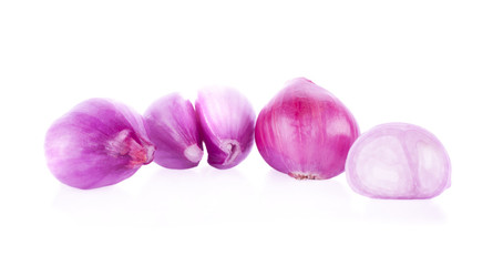 Obraz na płótnie Canvas Shallot onions in a group isolated on white background.shallot or red onion.