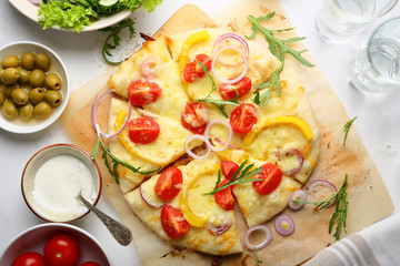 Cheese pizza with tomato
