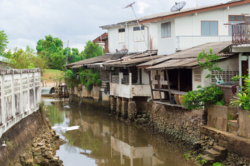 Fototapeta na wymiar Chanthaburi, Thailand July 23, 2017: Fishing village Home by the sea Have a career as a fisherman Income comes from the sale of fish, shrimp, crab and shellfish.