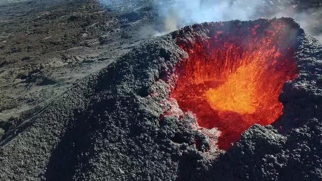 cratere du Piton de la Fournaise 
