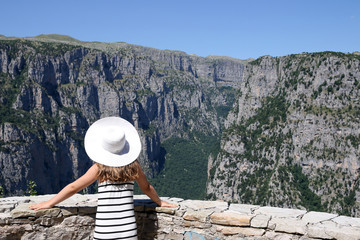 Fototapeta na wymiar girl on the viewpoint Vikos gorge Greece