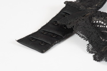 Verschluss von einem schwarzen BH