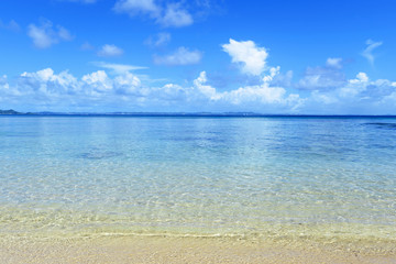 沖縄の美しい海とさわやかな空