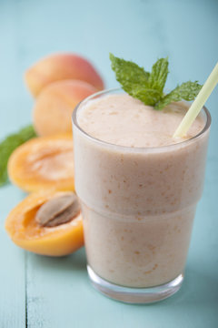 Smoothies with apricot