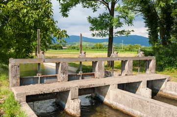 Junction locks for irrigation channels.