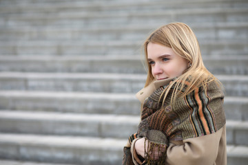 Naklejka premium Cute blonde in the city drinking coffee
