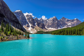Fototapeta premium Moraine Lake, Banff National Park, Alberta, Canada.