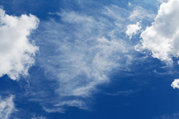 Obraz premium stratocumulus clouds and the dark blue sky