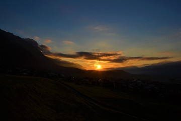 Berglandschaft mit Sonnenaufgang