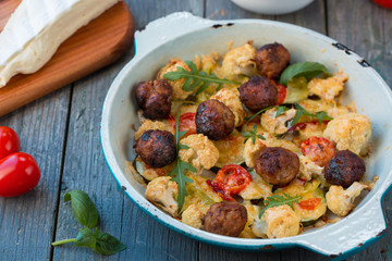 Vegetable gratin with meatballs