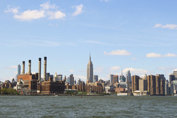 Fototapeta na wymiar New York City skyline and East River