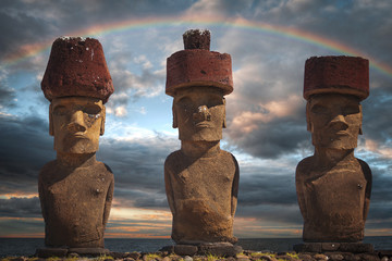statue on Easter Island or Rapa Nui in the southeastern Pacific - obrazy, fototapety, plakaty