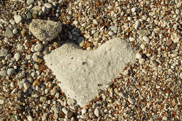 heart-shaped stone - 167807736