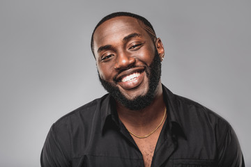 Obraz premium Cheerful successful young African American man studio portrait in full suit