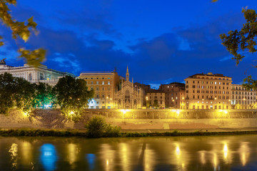 Fototapeta na wymiar Rome. The city embankment.