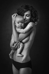 Naklejka premium Young mother holding a baby in her arms
