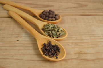 spices and wood spoons