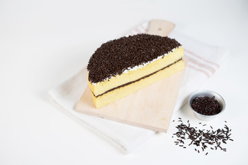 cheese cake whole topped with chocolate sprinkles rice