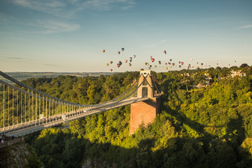 Bristol, Clifton Suspension Bridge and Balloon Fiesta - obrazy, fototapety, plakaty