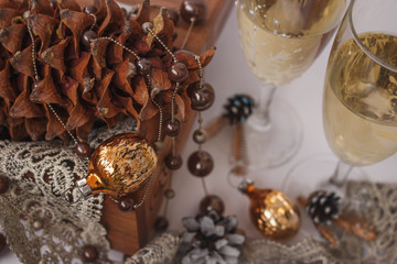 Winter wedding glasses with champagne and pine cones