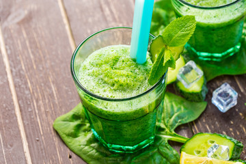 Green vegetable smoothie